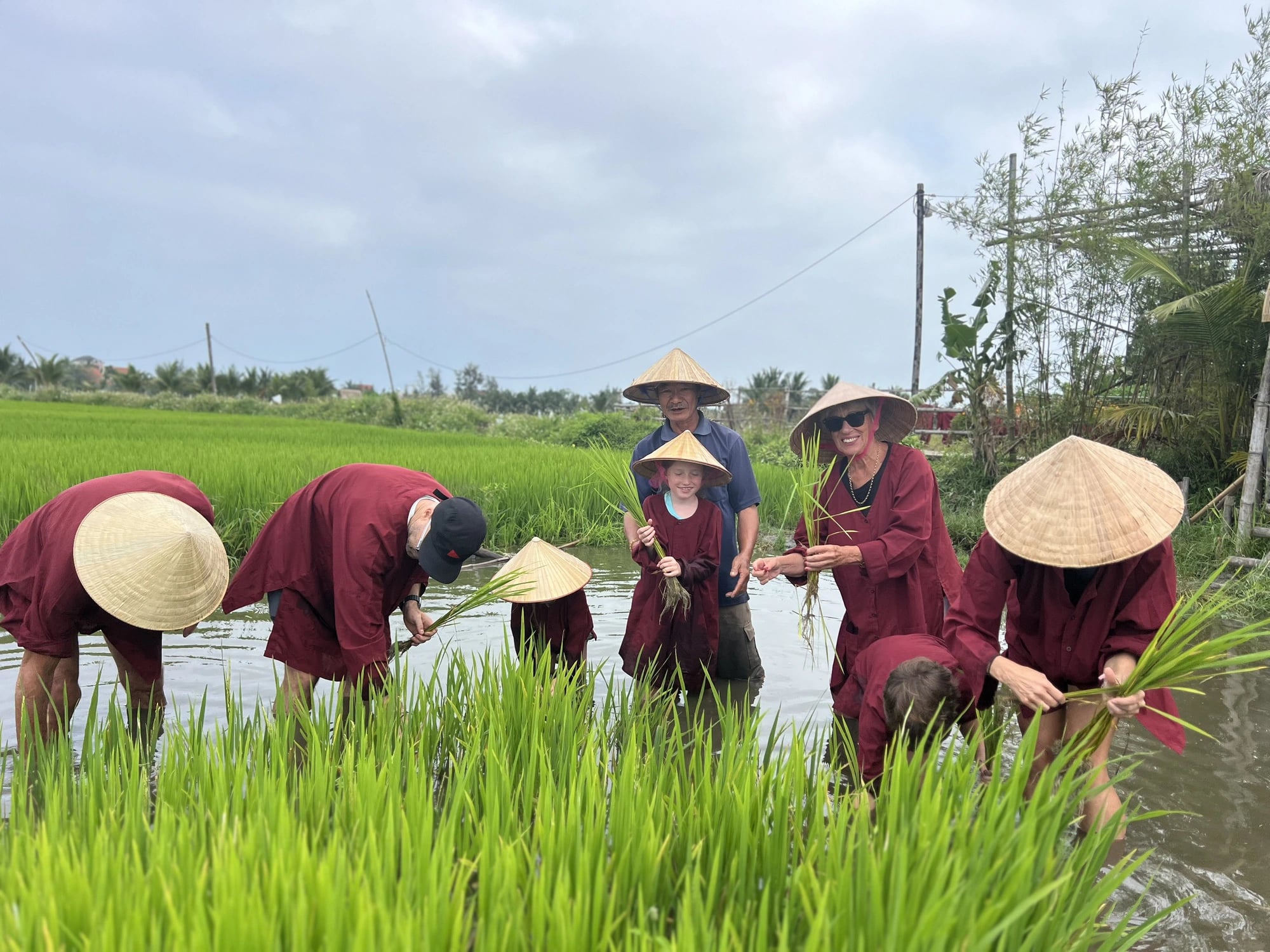 A group of foreign tourists participate a farm tour in Hoi An City, Quang Nam Province, central Vietnam. Photo: B.D./ Tuoi Tre