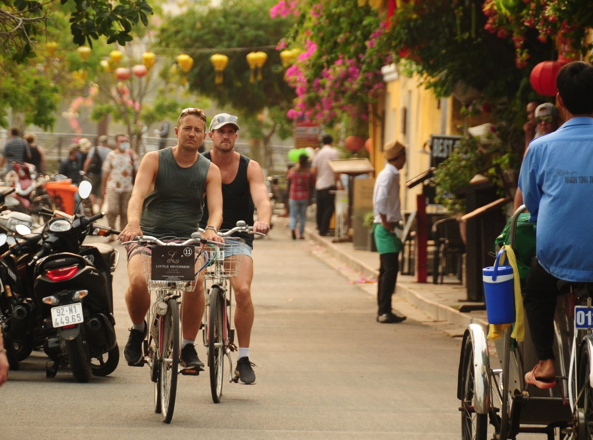 Why does Hoi An get love from foreign visitors but none from domestic tourists?
