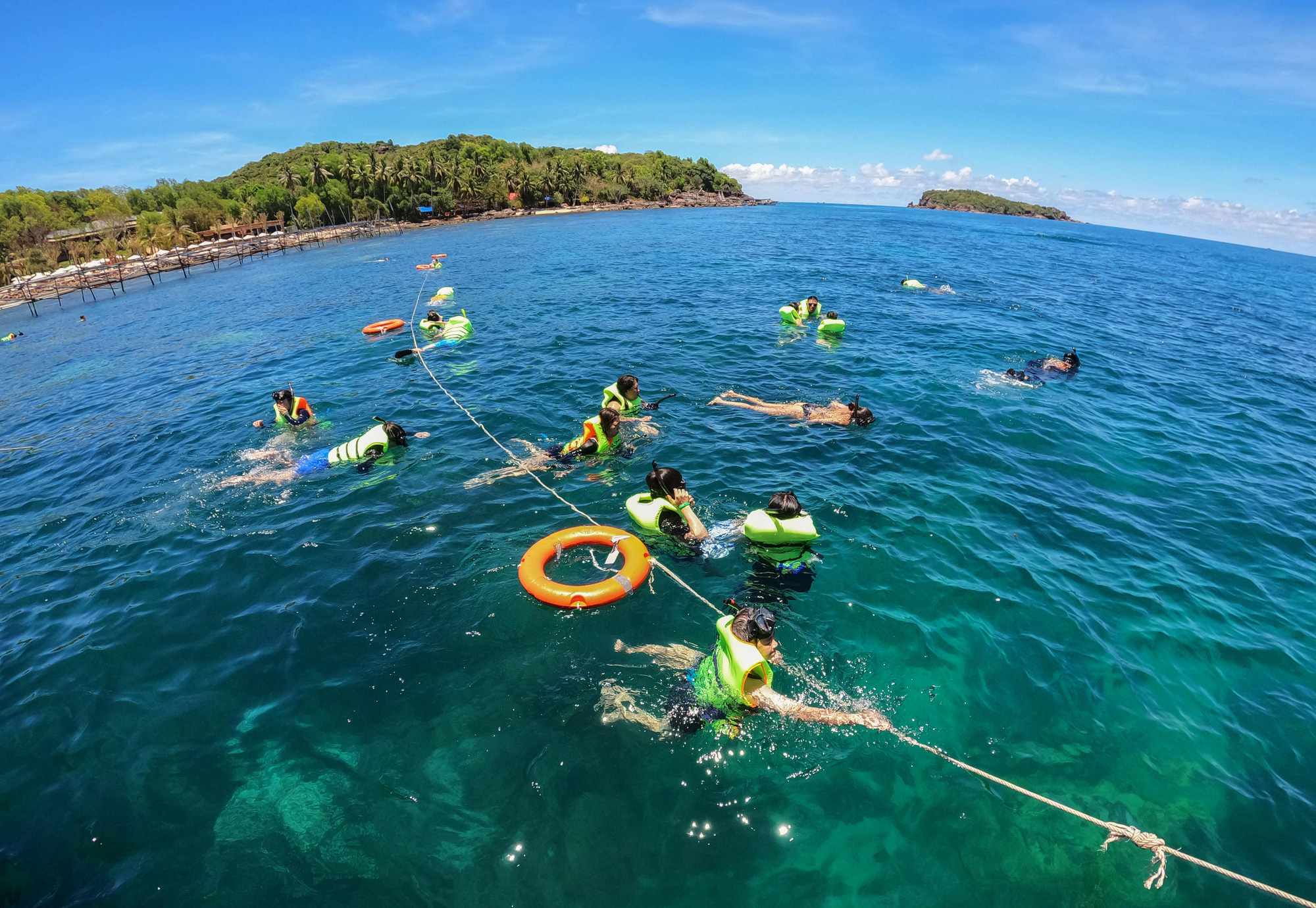 Tourists snorkel in the waters of Gam Ghi islet, Phu Quoc City, Kien Giang Province, southern Vietnam. Photo: Hoang Giam / Tuoi Tre