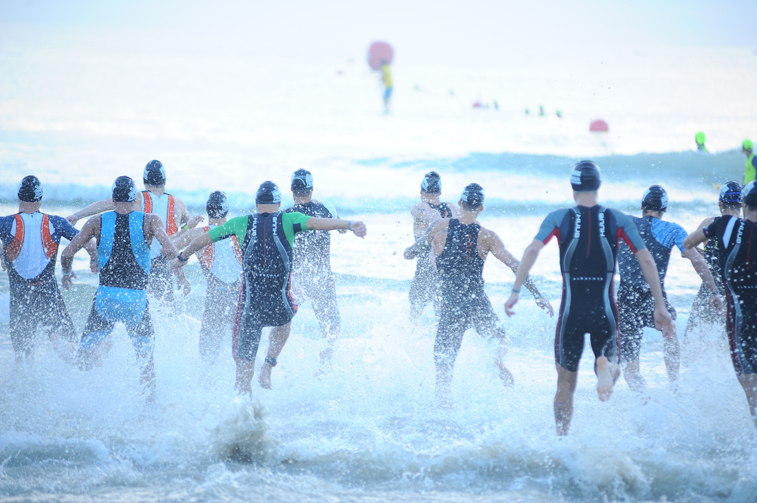 Triathletes compete at the 2024 VinFast Ironman 70.3 Vietnam in Da Nang City, central Vietnam, May 10, 2024. Photo: Truong Trung / Tuoi Tre