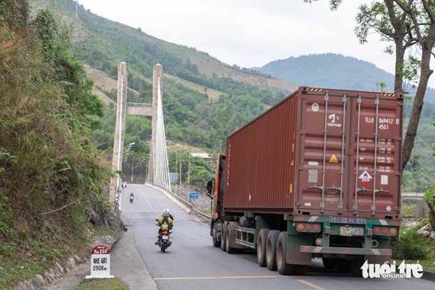 Bridge connecting Vietnam’s road with Laos, Thailand on brink of collapse