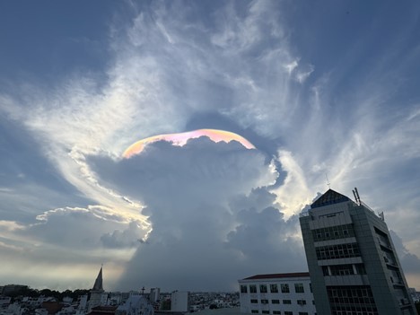 Iridescent clouds are seen in the sky over Go Vap District, Ho Chi Minh City. Photo: Huynh Phu Vinh / Tuoi Tre