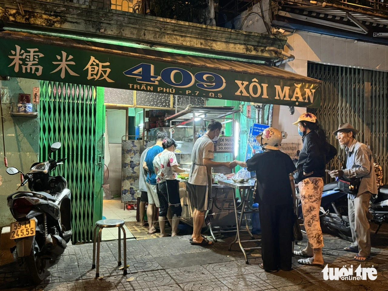 The renowned ‘Xôi Mặn’ (Savory Sticky Rice) 409 shop on Tran Phu Street in District 5, Ho Chi Minh City. Photo: Ho Lam / Tuoi Tre