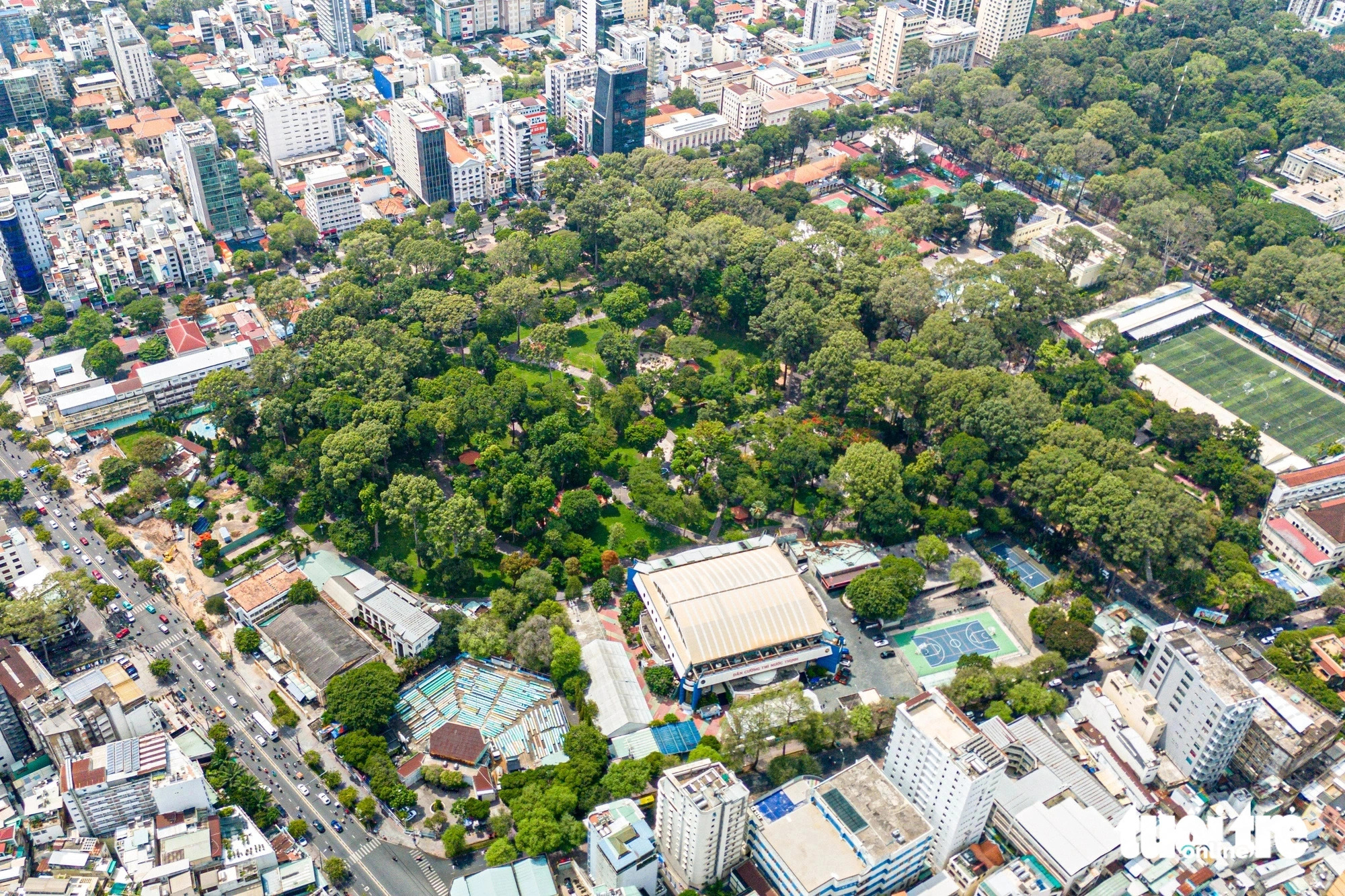 Covering an area of over 10 hectares, the Tao Dan Park sits along Truong Dinh Street in Ben Thanh Ward, District 1. The park is home to more than 1,000 trees, including lots of ancient trees. Photo: Phuong Quyen / Tuoi Tre