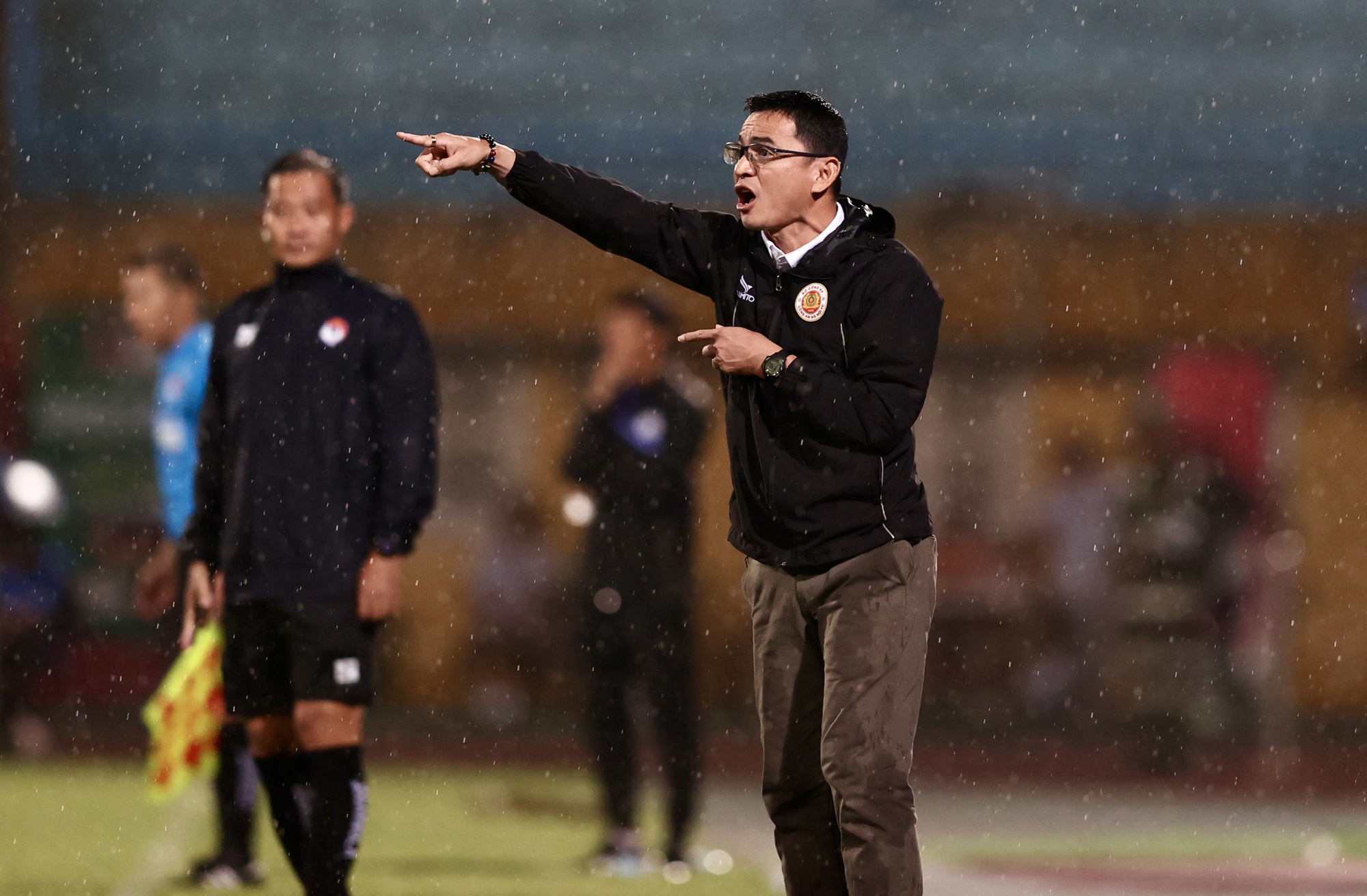 Kiatisuk Senamuang steps down as head coach of Hanoi police football team