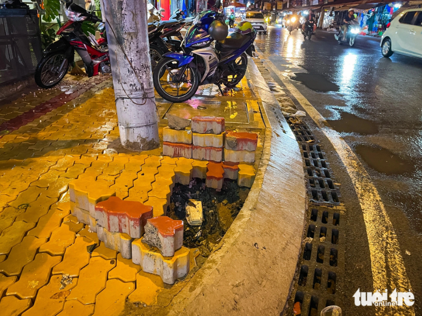 Downpours wash out bricks on a pavement on May 15, 2024. Photo: Le Phan / Tuoi Tre