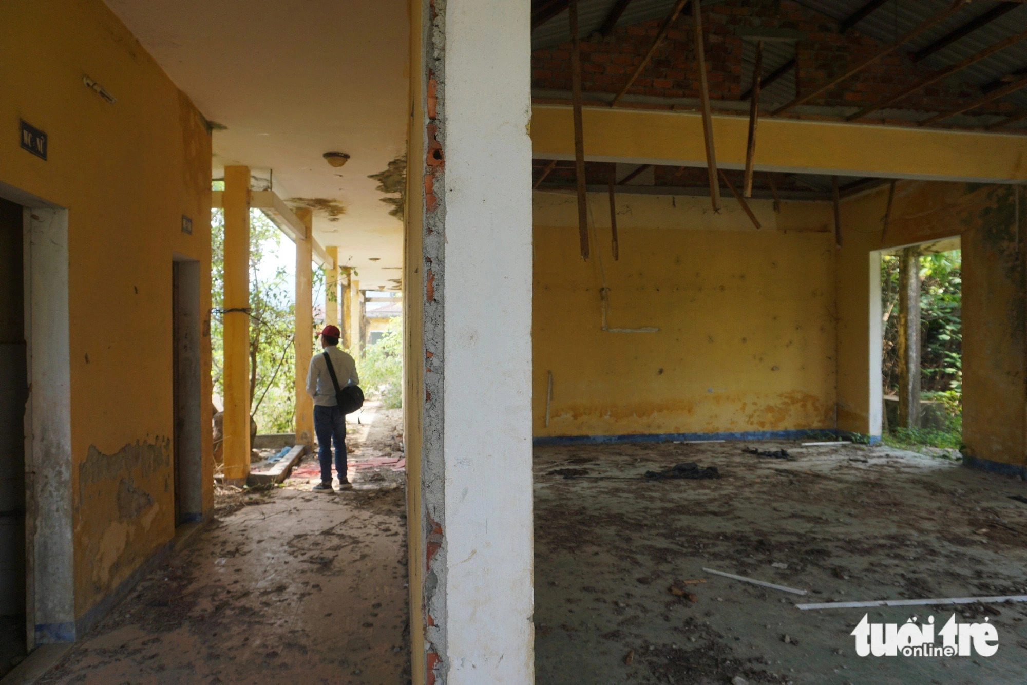 The administration of Hoa Vang District in Da Nang, central Vietnam said that all of the blocks of the center have deteriorated, with all of the doors and windows no longer existing. Photo: Doan Nhan / Tuoi Tre