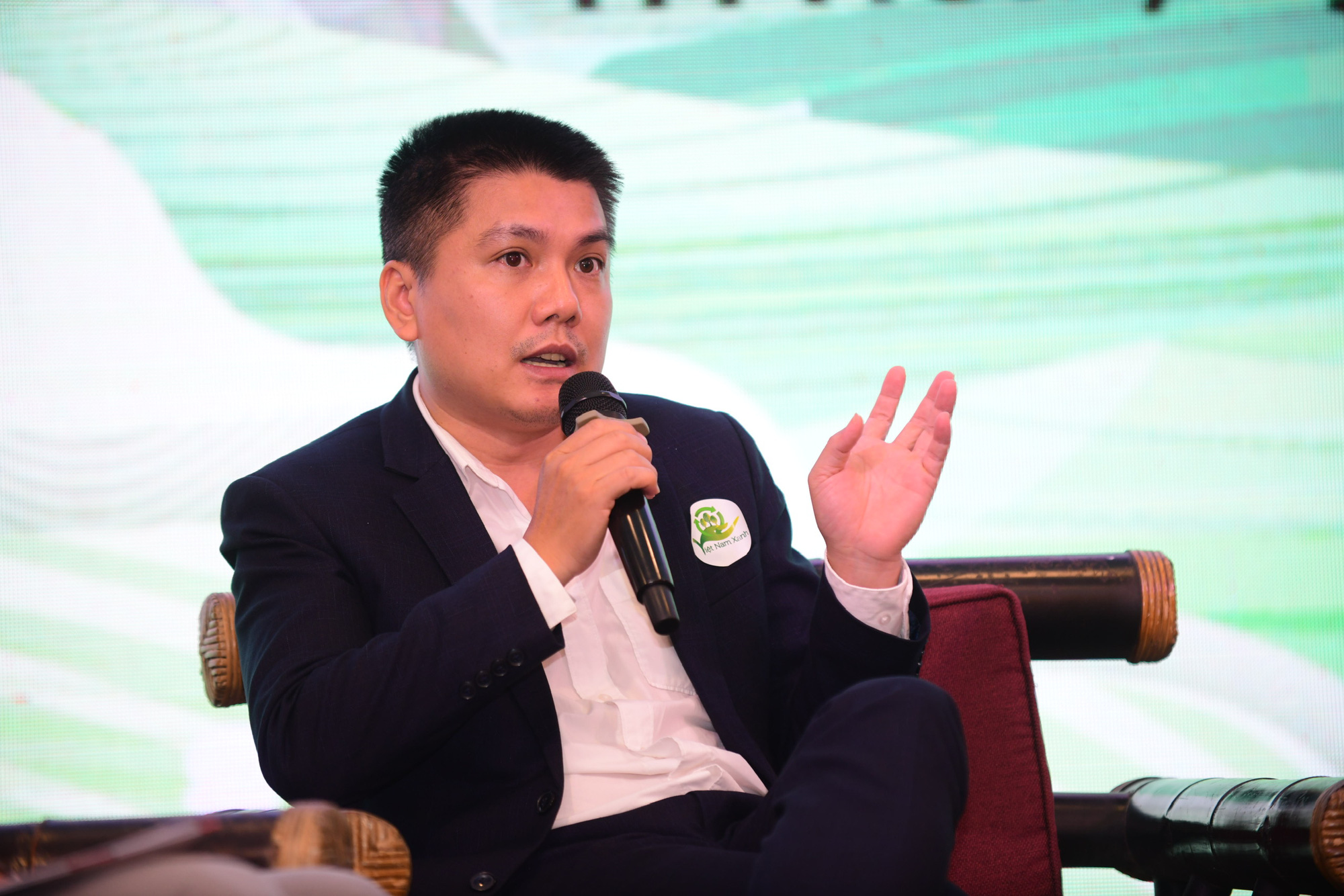 Dr. Pham Van Dai, a senior lecturer at the Fulbright School of Public Policy and Management, speaks at the ‘Carbon Credit Market - A Driver for Building a Green Vietnam’ conference held in Ho Chi Minh City, April 20, 2024. Photo: Quang Dinh / Tuoi Tre