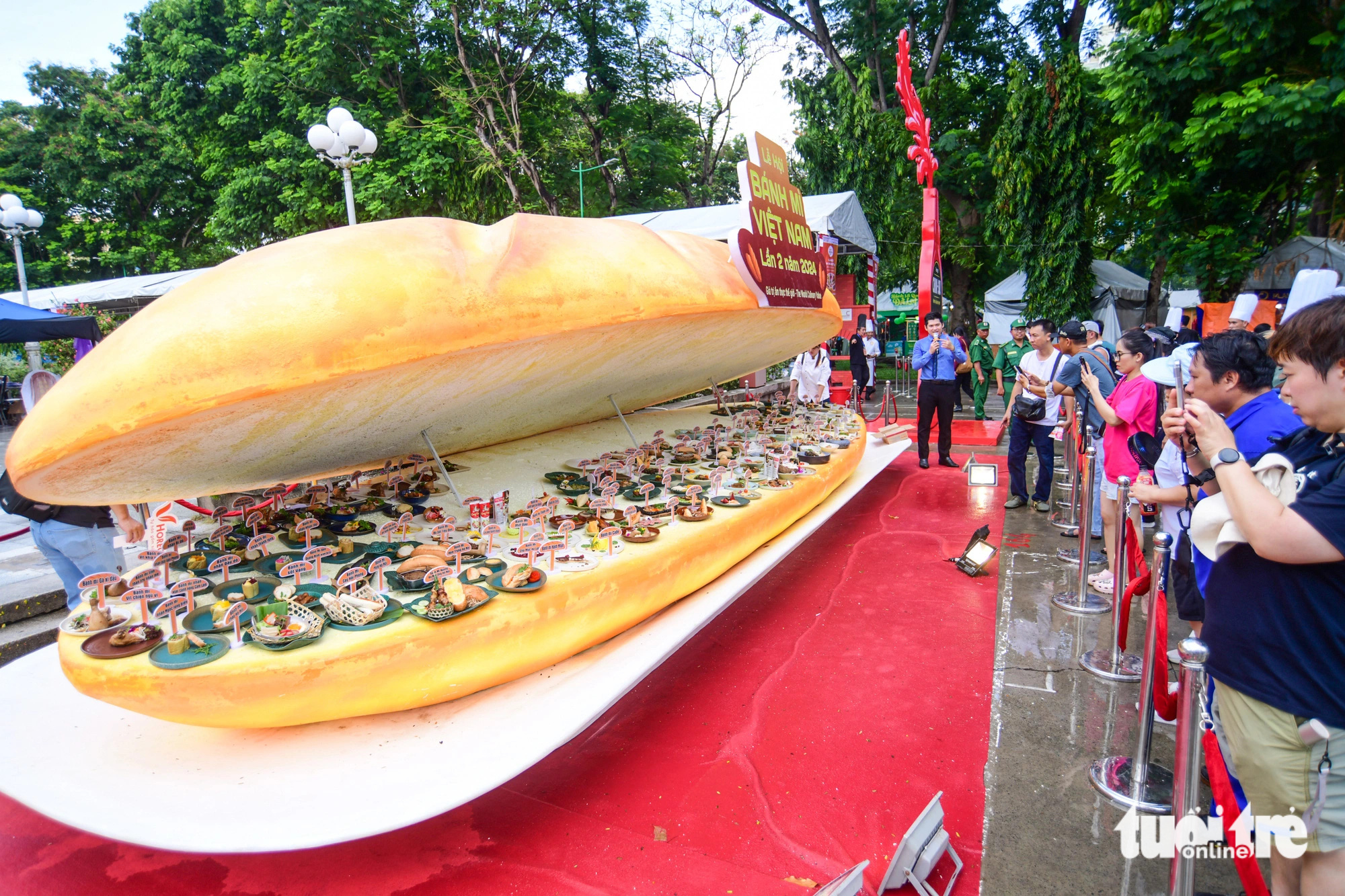 Ho Chi Minh City fest sets Vietnam’s record for display of 150 'banh mi' fillings, side dishes