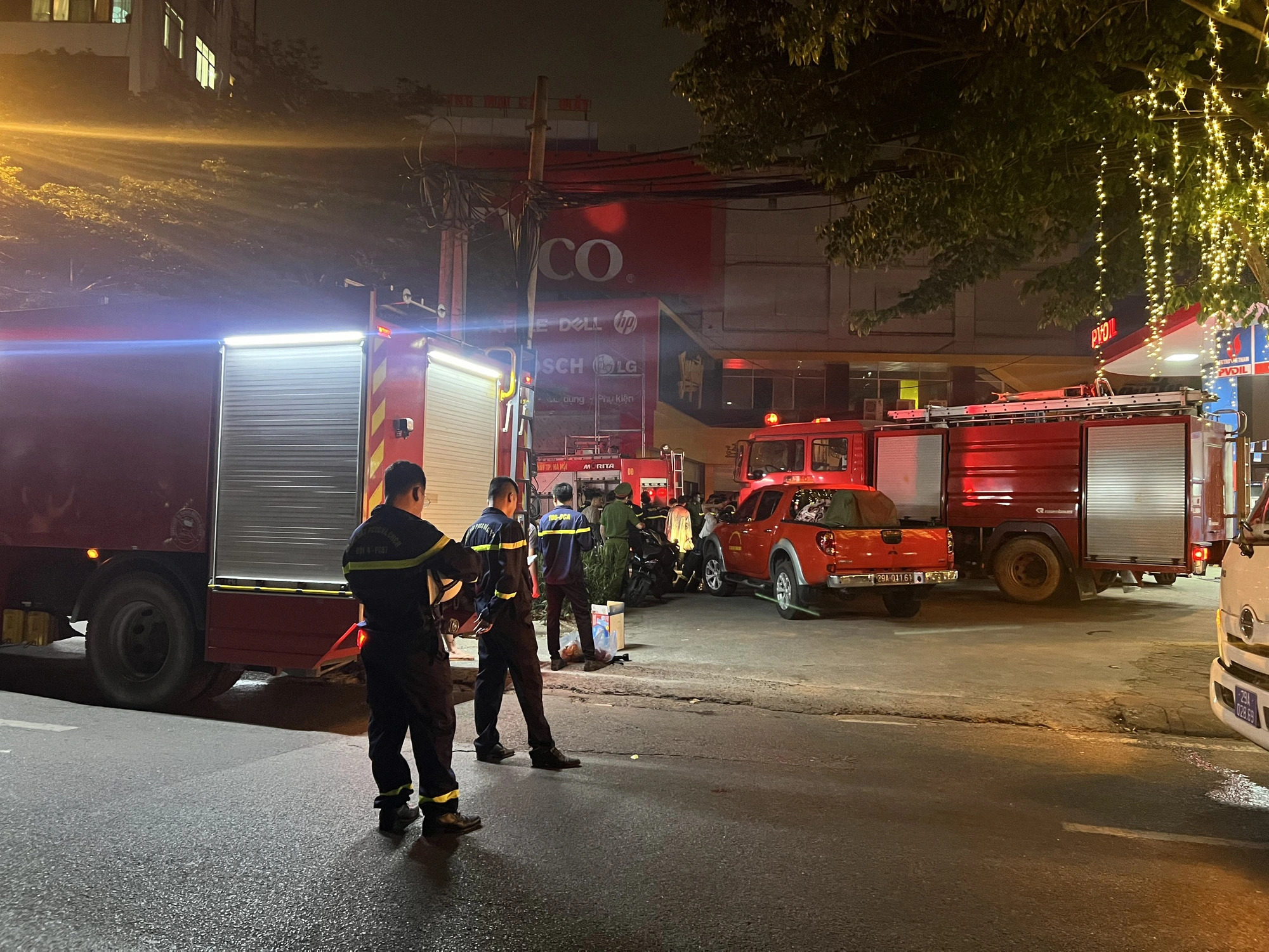 Over 50 people evacuated after fire hits 4-story building in Hanoi