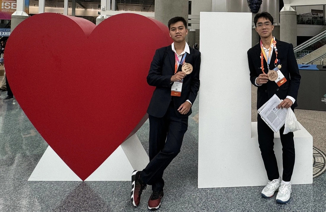 Vietnamese students win 2nd prize for 1st time at global science contest in US