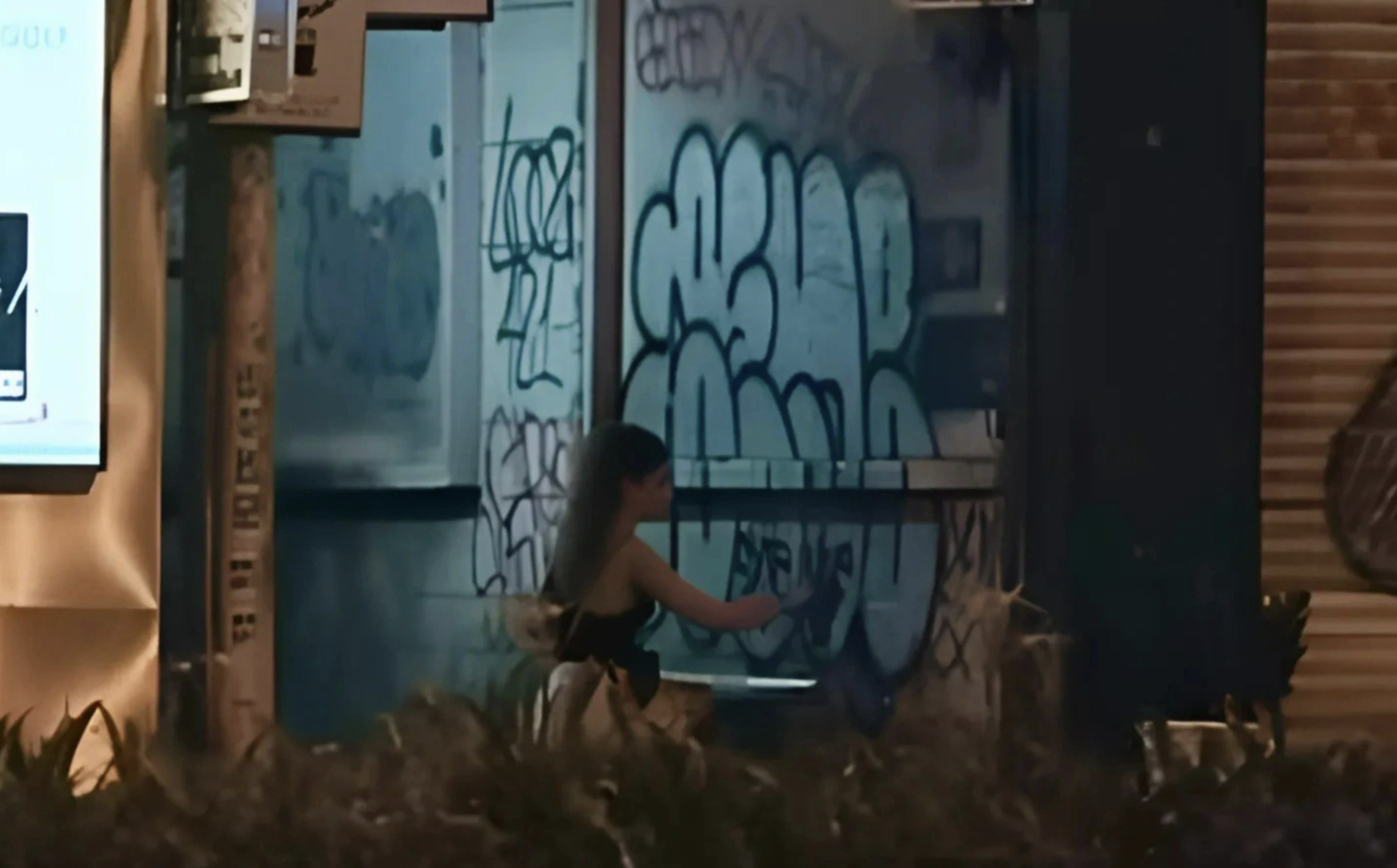 Foreigners filmed scrawling graffiti on walls in downtown Ho Chi Minh City