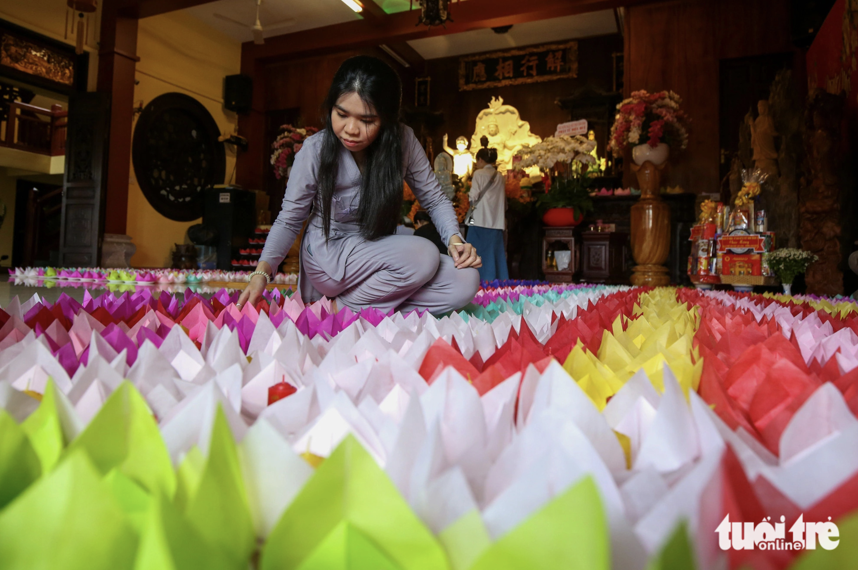 To treat residents and Buddhist followers to a lantern release ceremony on Buddha’s Birthday, Phap Hoa Pagoda will offer some 10,000 water lanterns. Photo: Phuong Quyen / Tuoi Tre