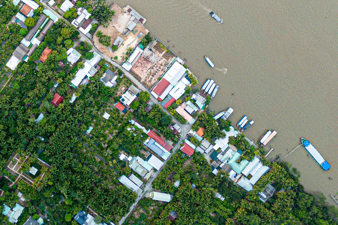 This aerial image shows part of Thoi Son Isle, an attractive tourist site on the Tien River in Tien Giang Province, southern Vietnam. Photo: Phuong Quyen / Tuoi Tre