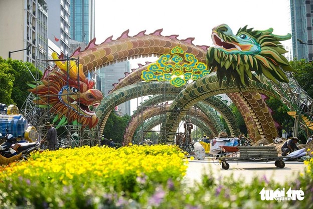Da Lat orders dismantlement of 2 dragon mascots transported from Ho Chi Minh City