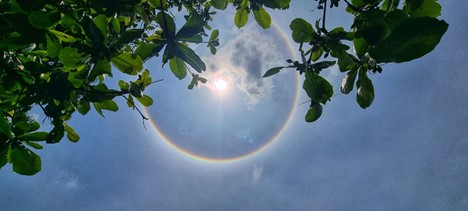 The phenomenon can be sighted in the sky over many northern Vietnamese localities on May 21, 2024. Photo: Tien Thang / Tuoi Tre