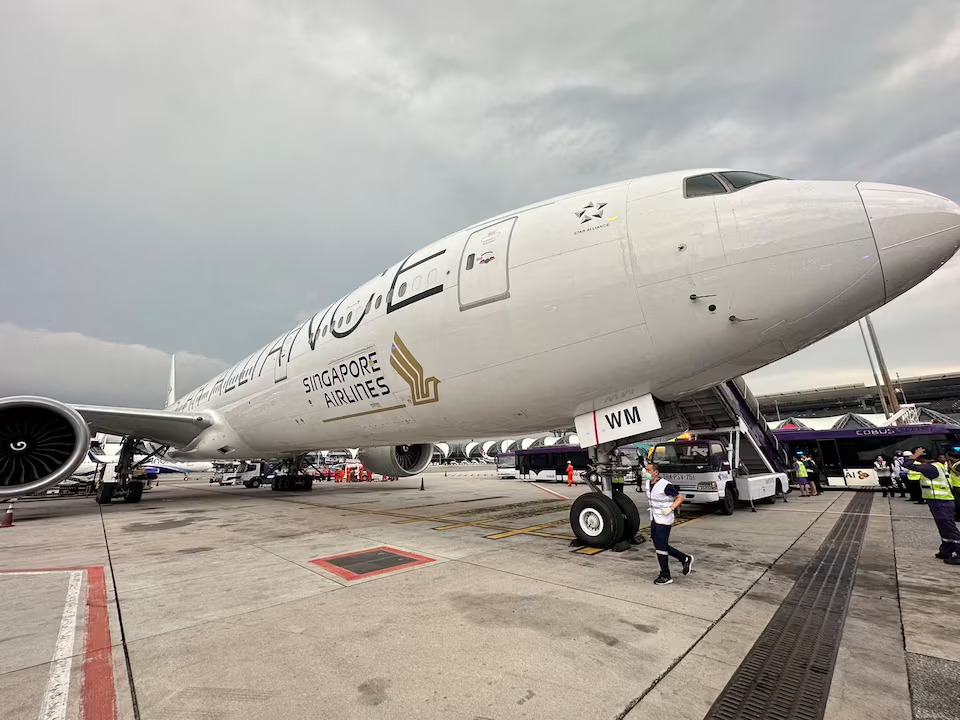 [8/9]A Singapore Airlines aircraft is seen on tarmac after requesting an emergency landing at Bangkok's Suvarnabhumi International Airport, Thailand, May 21, 2024. Photo: Reuters