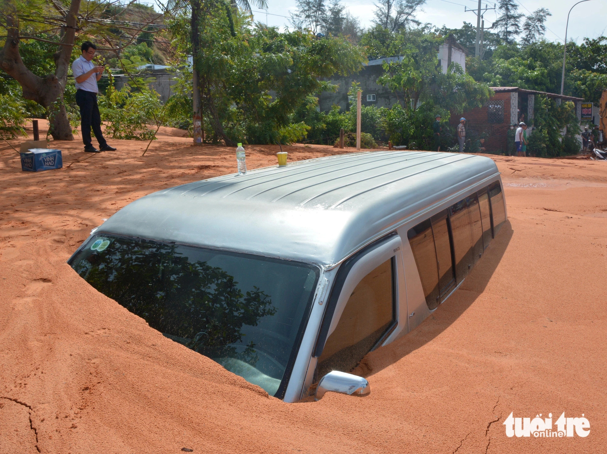 A car is almost buried in a thick layer of red sand in Phan Thiet City, Binh Thuan Province, south-central Vietnam. Photo: Duc Trong / Tuoi Tre