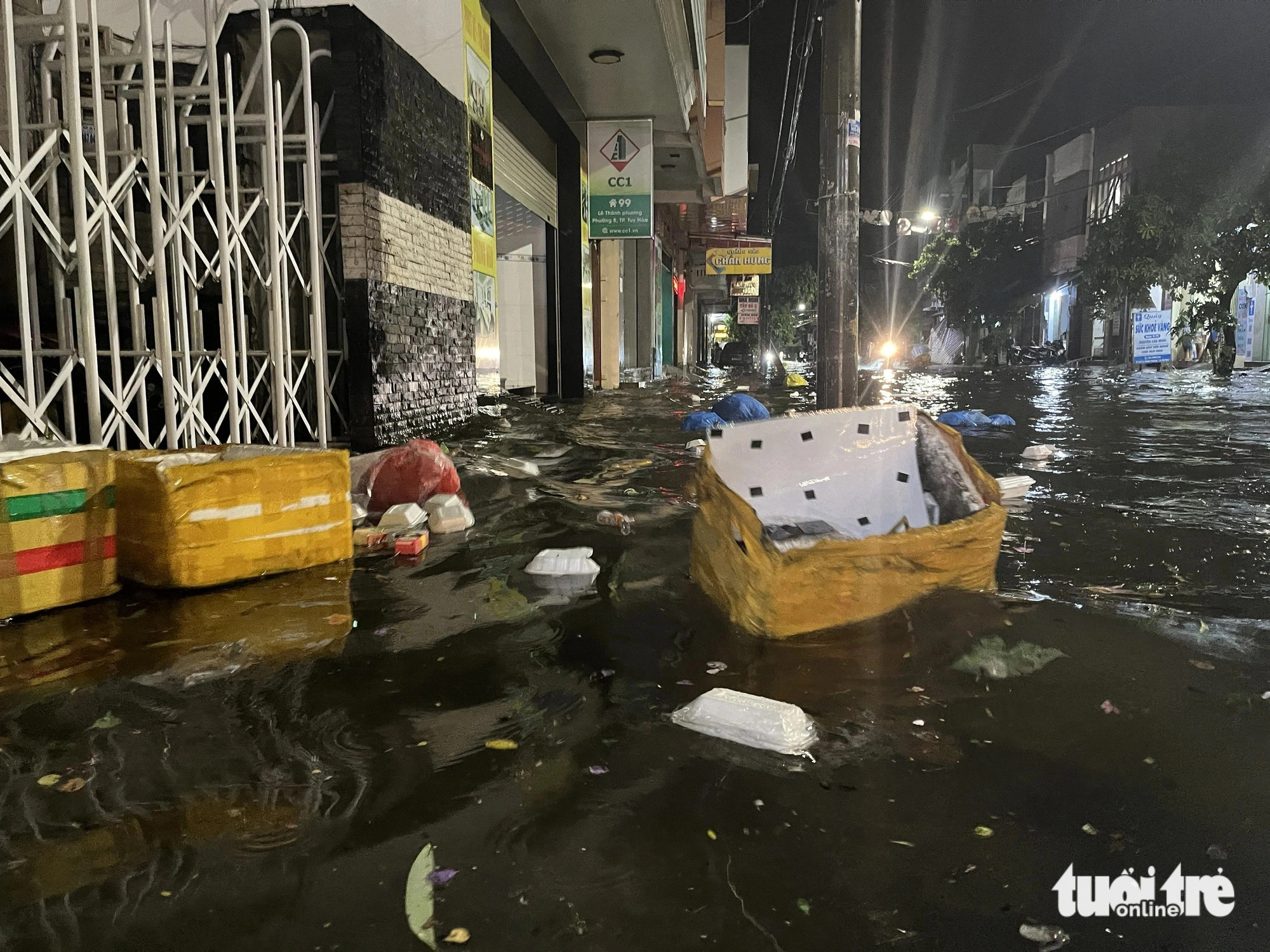 Styrofoam boxes for containing garbage are seen floating on the waterlogged Le Thanh Phuong Street in Tuy Hoa City under Phu Yen Province, central Vietnam, May 21, 2024. Photo: Nguyen Hoang / Tuoi Tre