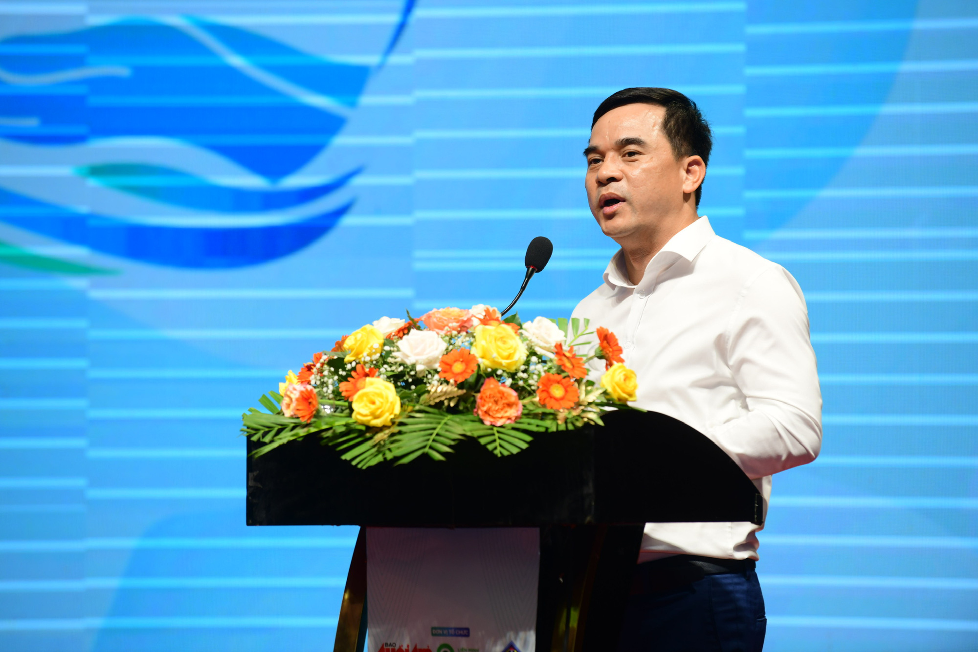 Nguyen Hong Hieu, deputy director of the Department of Water Resources Management at the Ministry of Natural Resources and Environment, speaks at the ‘Solutions on Water Resources in the Mekong Delta’ conference in Can Tho City, southern Vietnam, April 26, 2024. Photo: Quang Dinh / Tuoi Tre