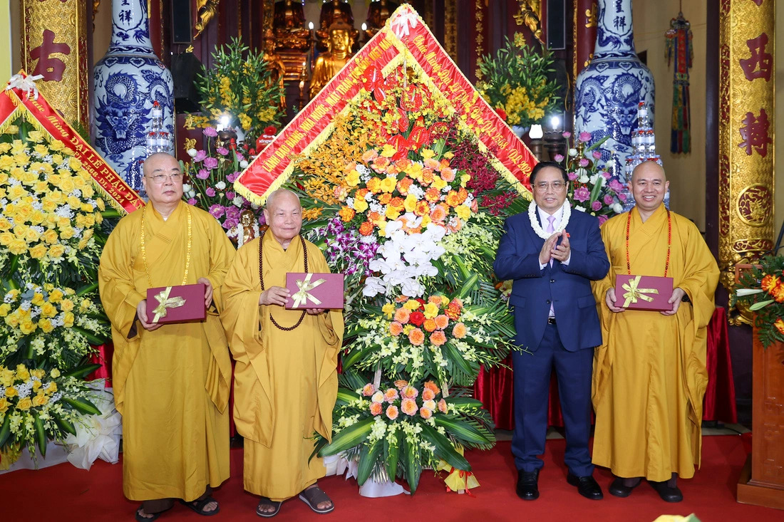 PM Pham Minh Chinh extends greetings on Lord Buddha’s birthday in Hanoi