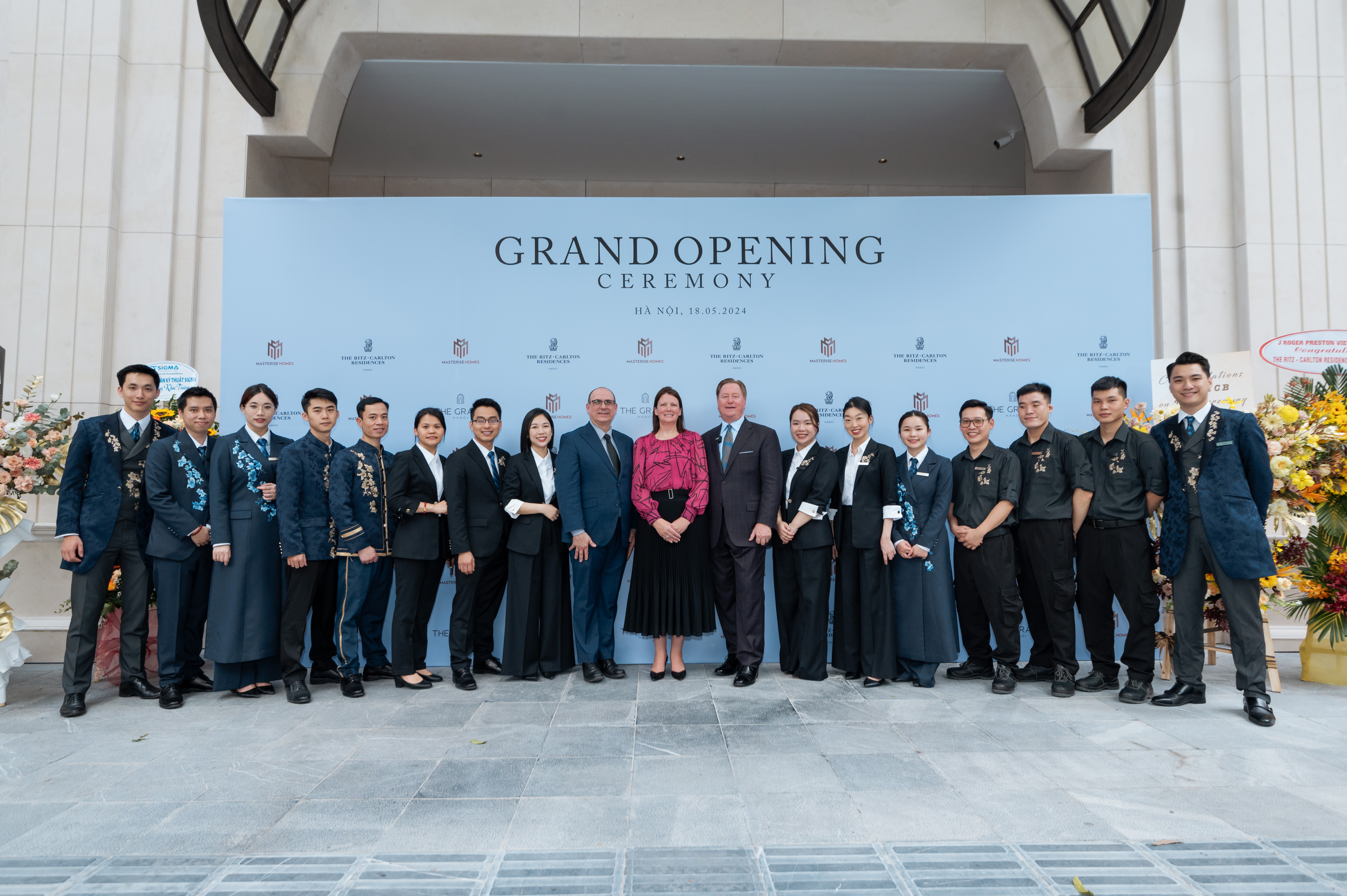 The Ritz-Carlton Ladies and Gentleman with senior executives of Marriott International at the grand opening ceremony. Photo: Masterise Homes