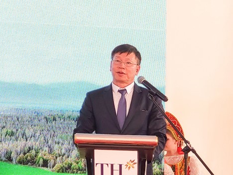 Nguyen Dang Hien, Vietnamese Consul General in Vladivostok, speaks at the ground-breaking ceremony for the project.