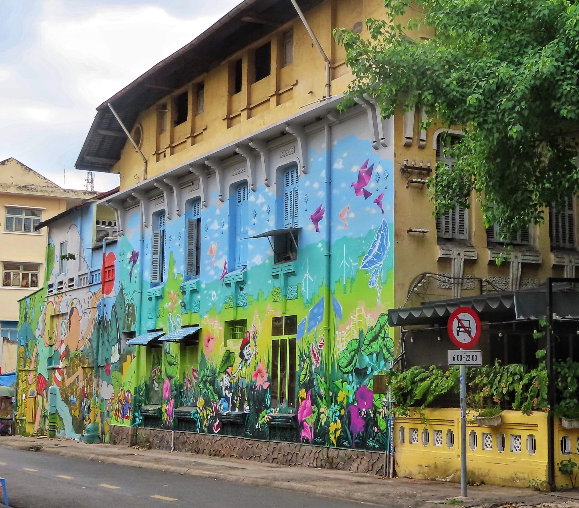 A photo by Joss Huot shows a mural he called 'gorgeous 'on a building in District 1, Ho Chi Minh City.