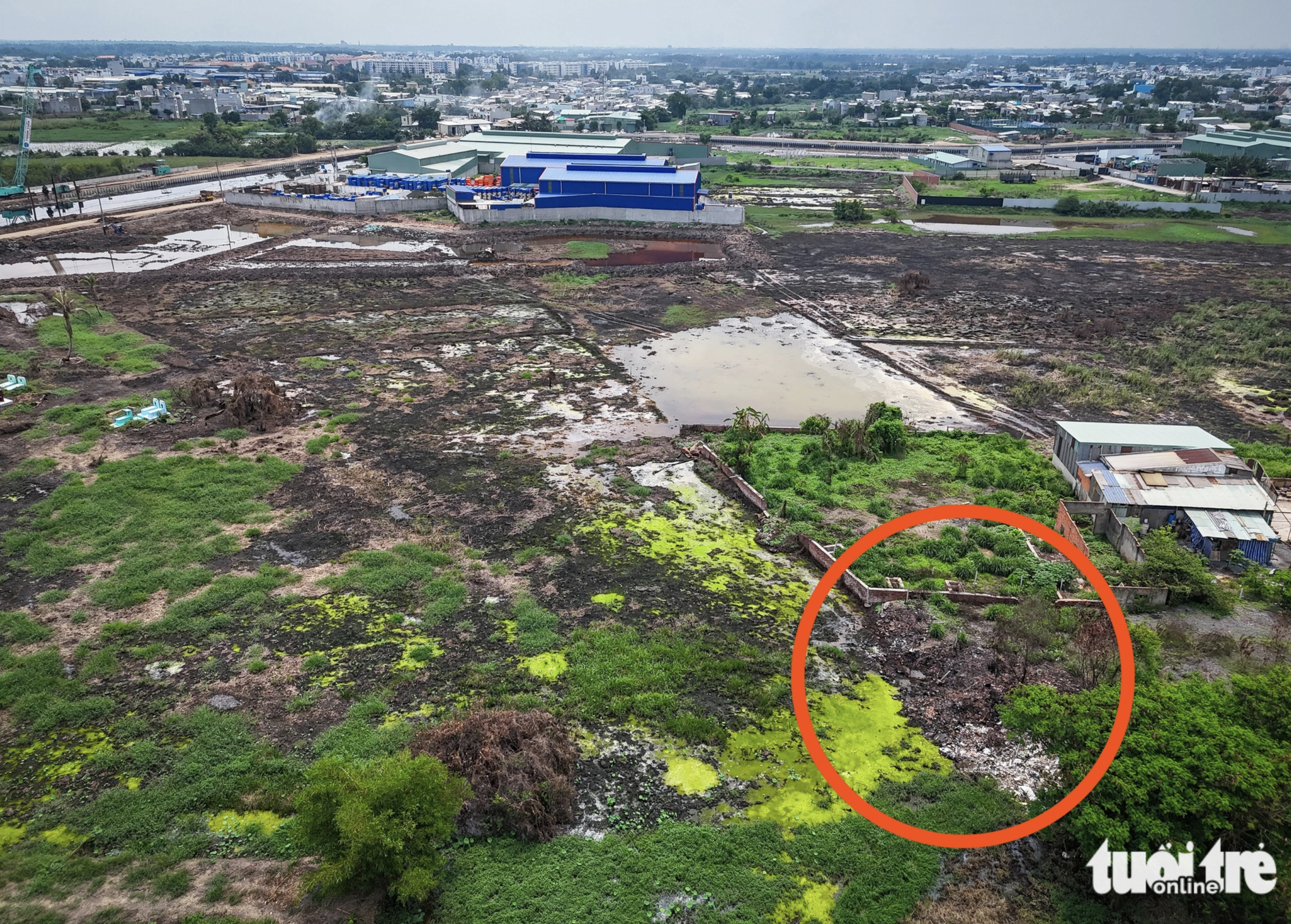 The dumpsite (marked in a circle) covered with medical waste. Photo: Chau Tuan / Tuoi Tre