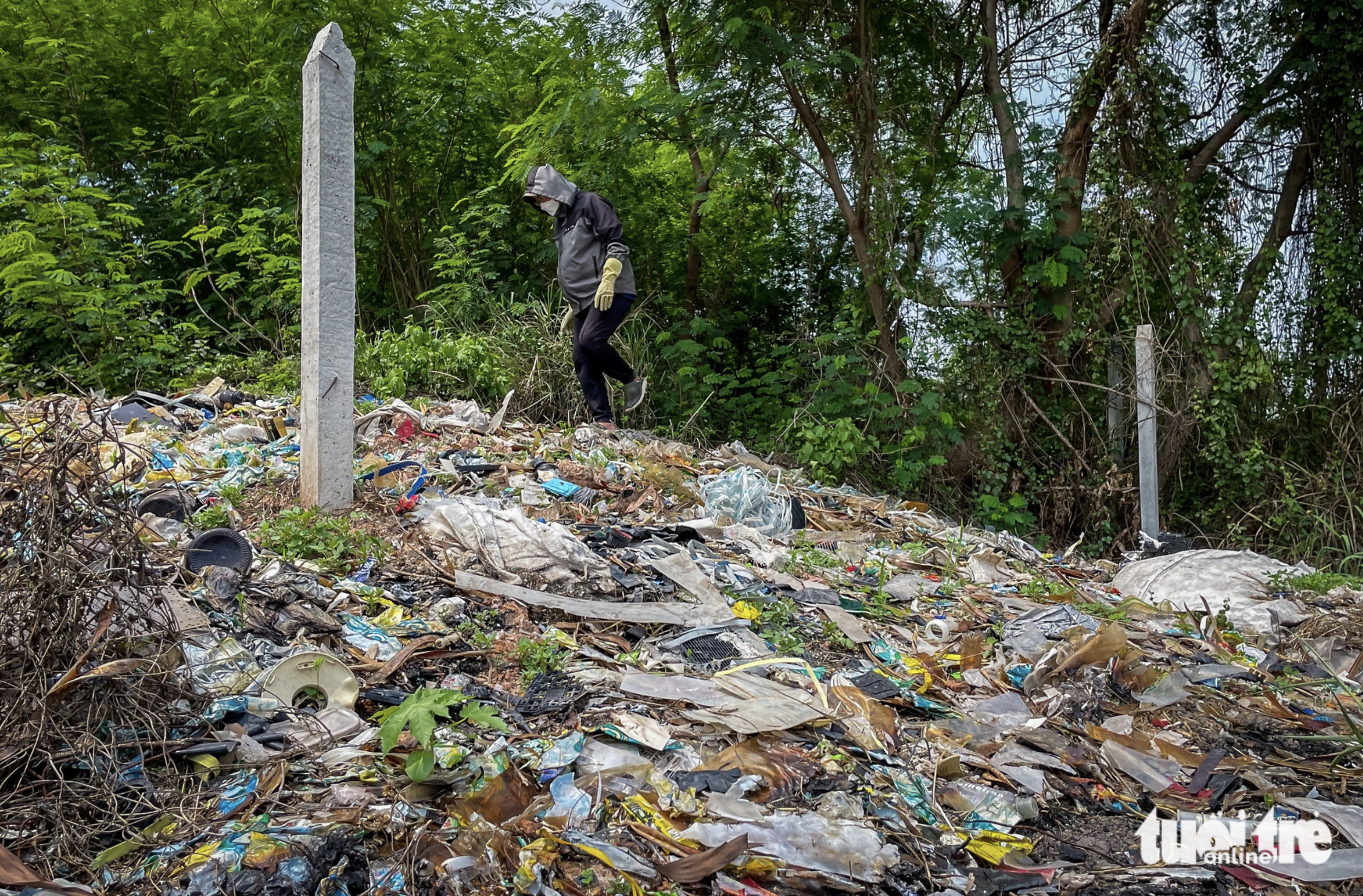 A two-meter pile of medical waste at an area along a swamp in Binh Tan District. Photo: Chau Tuan / Tuoi Tre