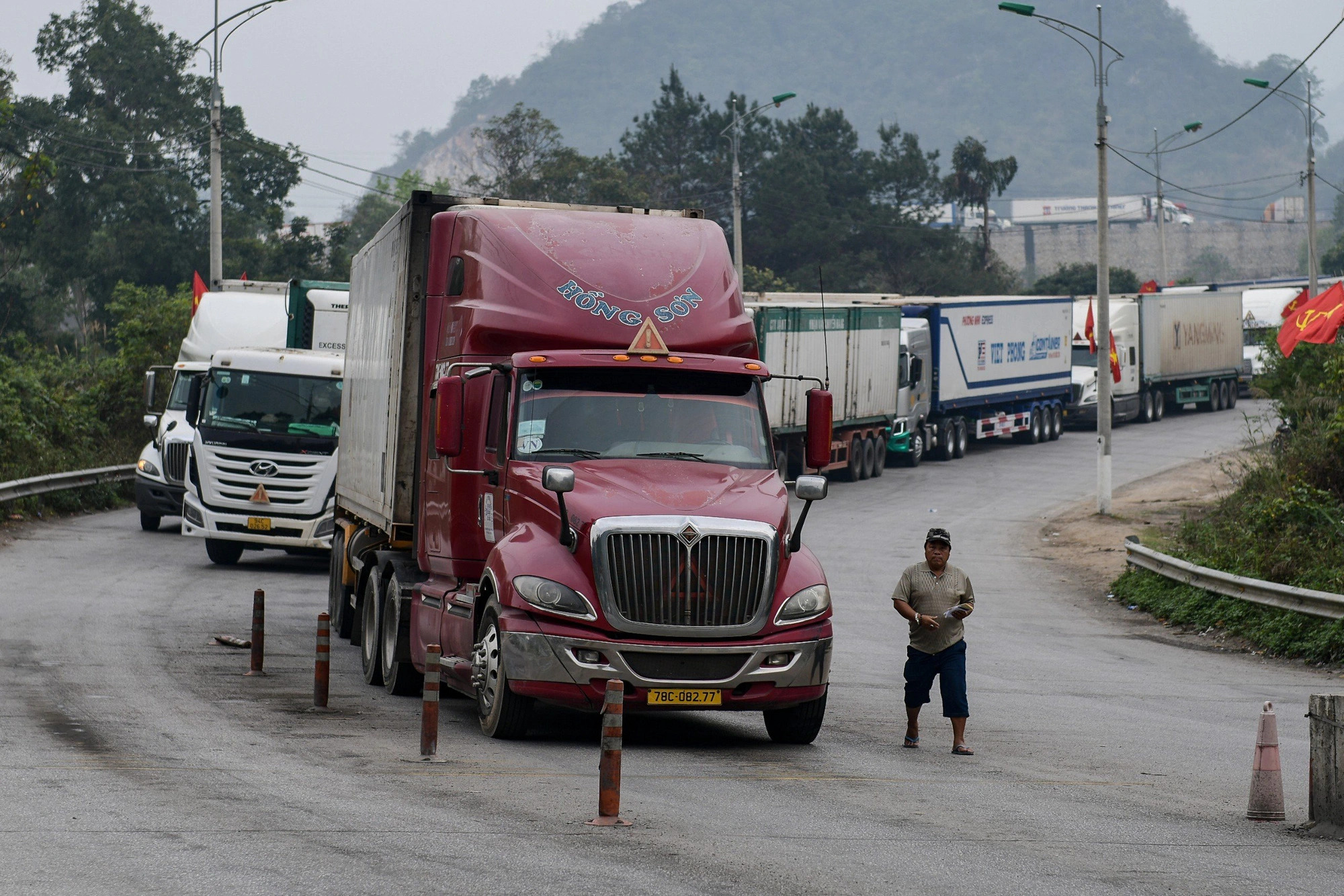 Special-use freight transport route opened to promote Vietnam-China border trade