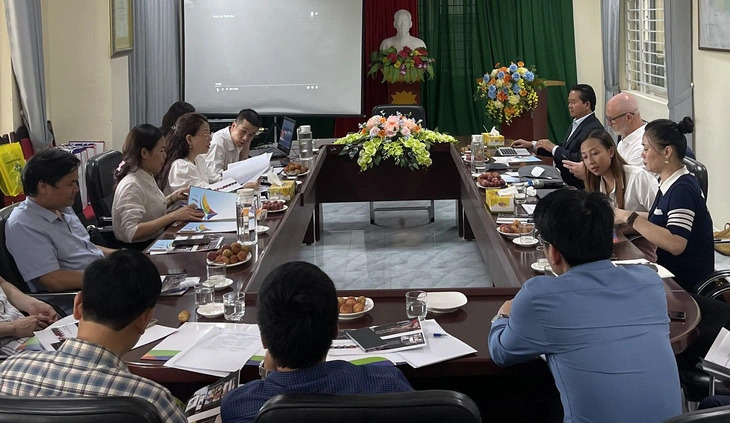 The working session between officials from the Department of Culture, Sports and Tourism of Vietnam’s Thanh Hoa Province and representatives of British broadcaster BBC on May 27, 2024. Photo: Collaborator