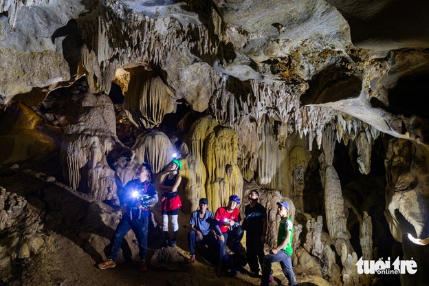Exploring Van Tien Cave in north-central Vietnam