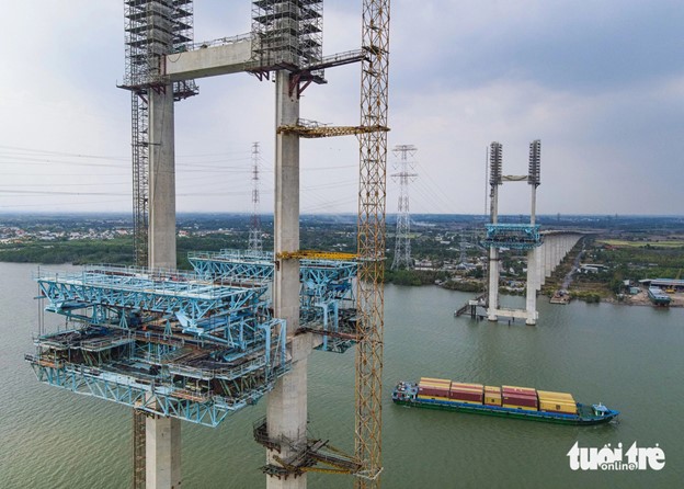 In 2022, Vietnam Expressway Corporation, the investor of the project, announced that it would terminate a contract with the contractor of the Phuoc Khanh bridge project. Photo: Le Phan / Tuoi Tre