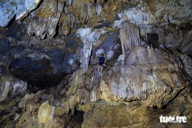 Van Tien Cave features stalactites of all shapes and sizes. Photo: Hoang Tao / Tuoi Tre