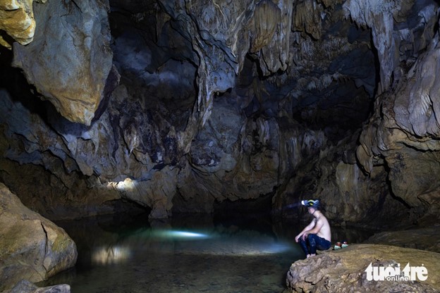 Van Tien Cave has yet to be fully explored. Photo: Hoang Tao / Tuoi Tre