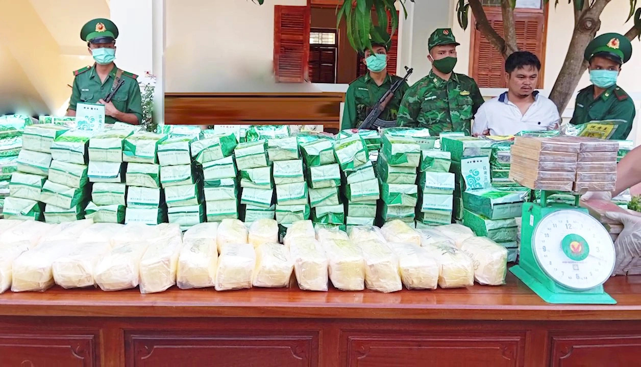 8 Laotians arrested for transporting 198kg of drugs to Vietnam