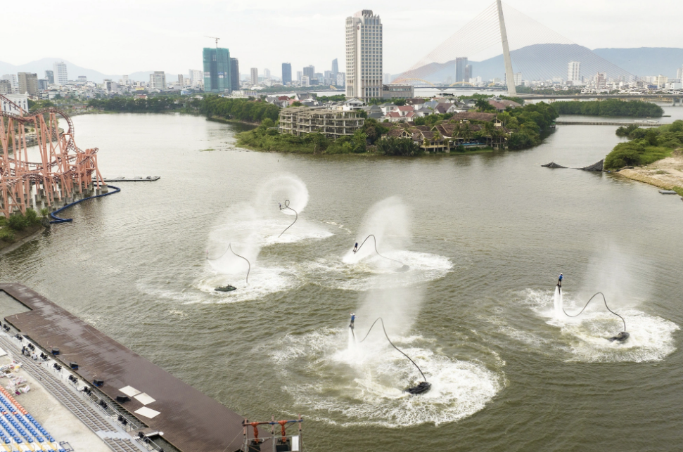 Athletes practice flyboarding ahead of a flyboard show slated for June 10, 2024 in Da Nang City, central Vietnam. Photo: Thanh Nguyen / Tuoi Tre