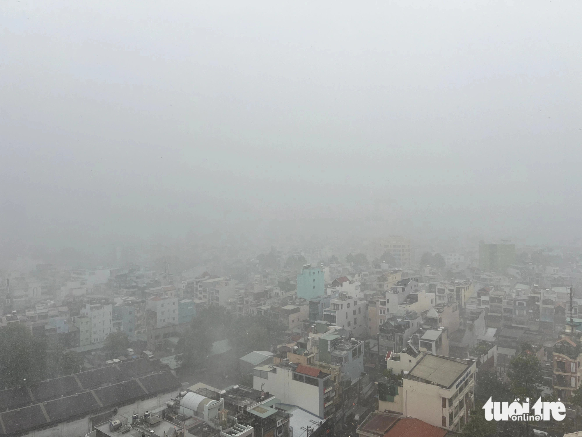 A bird’s eye view of heavy rainfall lashing Tan Binh District in Ho Chi Minh City on May 31, 2024. Photo: Duyen Phan / Tuoi Tre