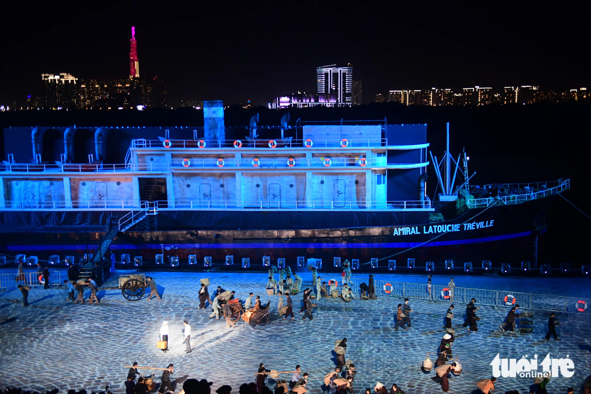 Artists, actors and actresses present an outdoor grand opera during the opening ceremony of the second Ho Chi Minh City River Festival at Nha Rong-Khanh Hoi Wharf and Saigon Cruise Port, May 31, 2024. Photo: Quang Dinh / Tuoi Tre