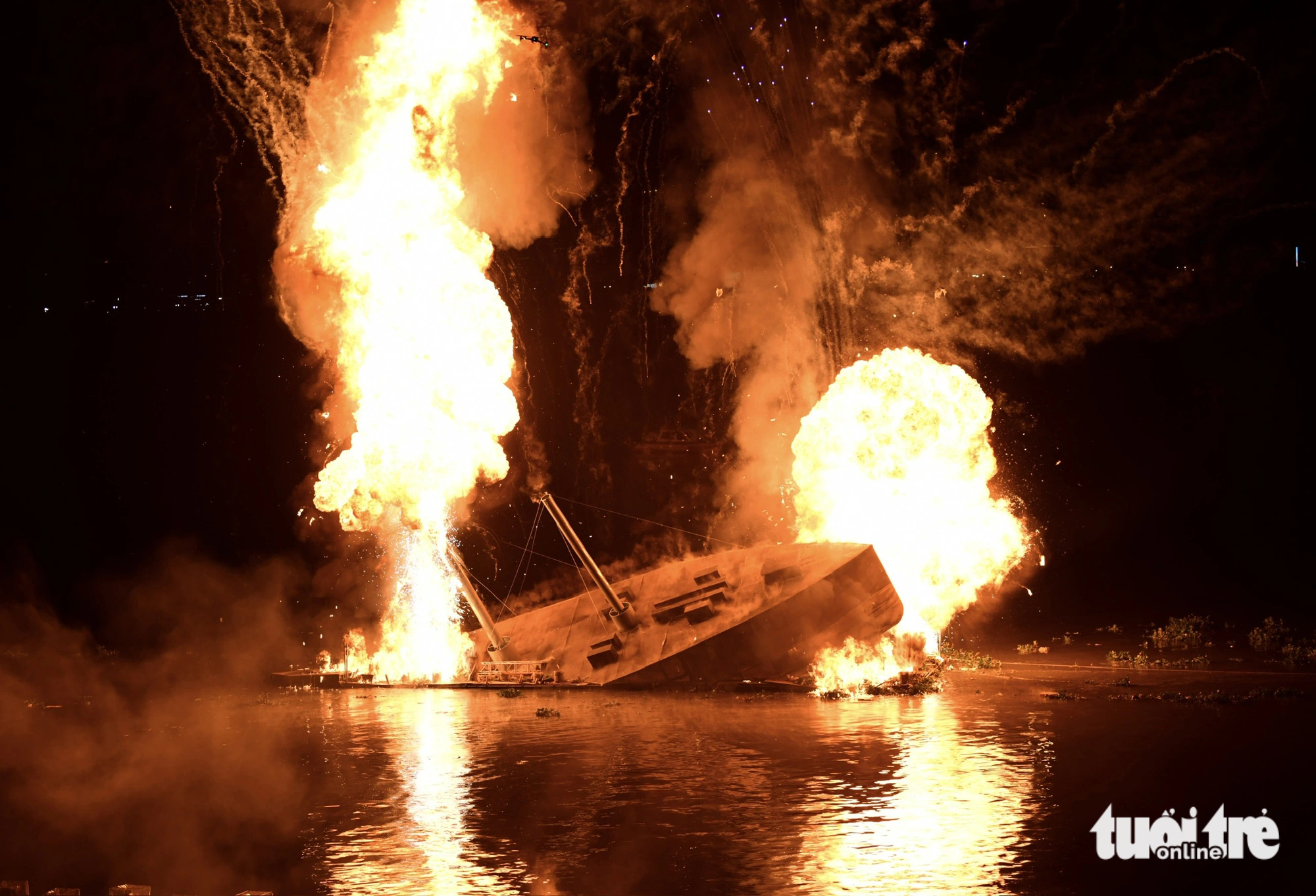 A scene during the outdoor grand opera at the opening ceremony of the second Ho Chi Minh City River Festival at Nha Rong-Khanh Hoi Wharf and Saigon Cruise Port, May 31, 2024. Photo: Quang Dinh / Tuoi Tre