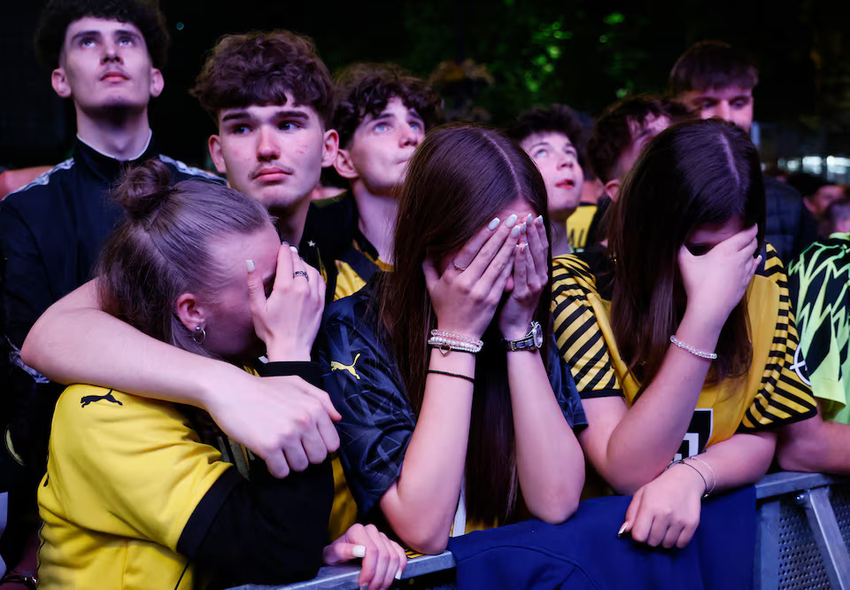 Soccer Football - Champions League - Final - Borussia Dortmund v Real Madrid - Fans gather in Dortmund - Dortmund, Germany - June 1, 2024 Borussia Dortmund fans react as they watch the match at Hansaplatz. Photo: Reuters