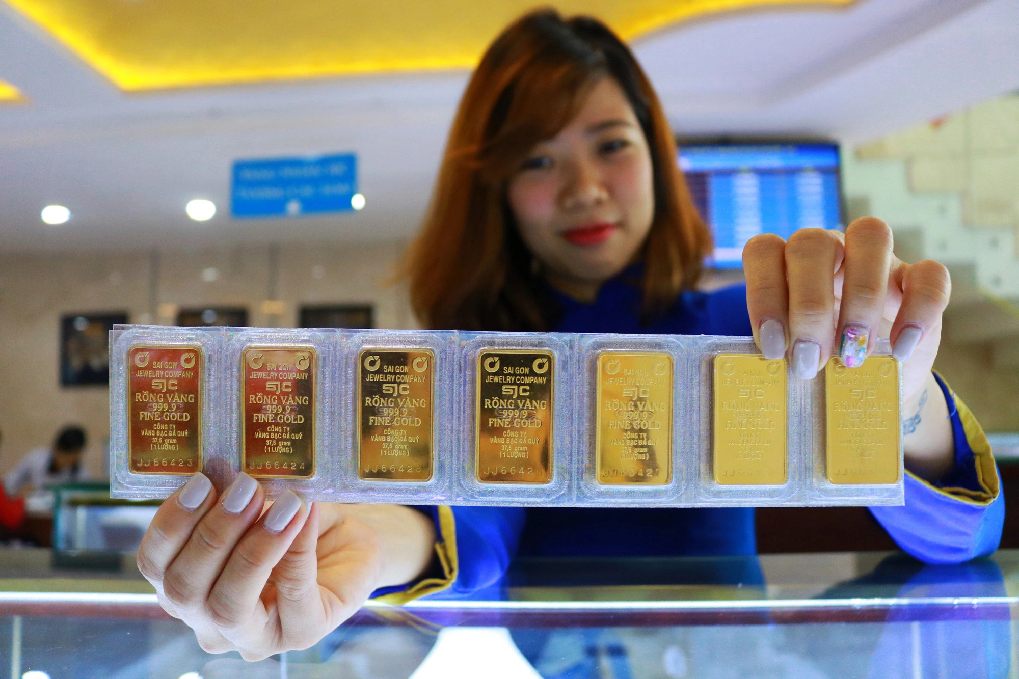 SJC joins Vietnam’s big-4 lenders to stabilize gold prices