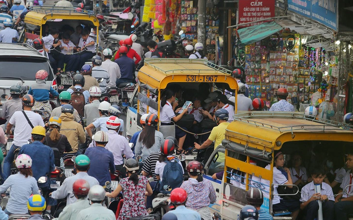 Ho Chi Minh City dials up inspection of student pick-up/drop-off safety