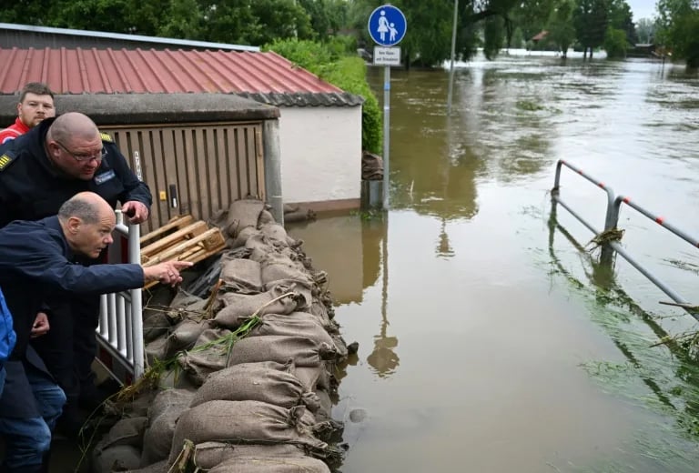 Four dead as floods sweep southern Germany