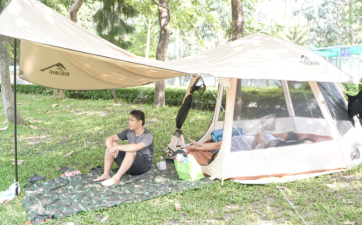 A day of city camping for Hieu's family lasts about 8 hours. Photo: An Vi / Tuoi Tre
