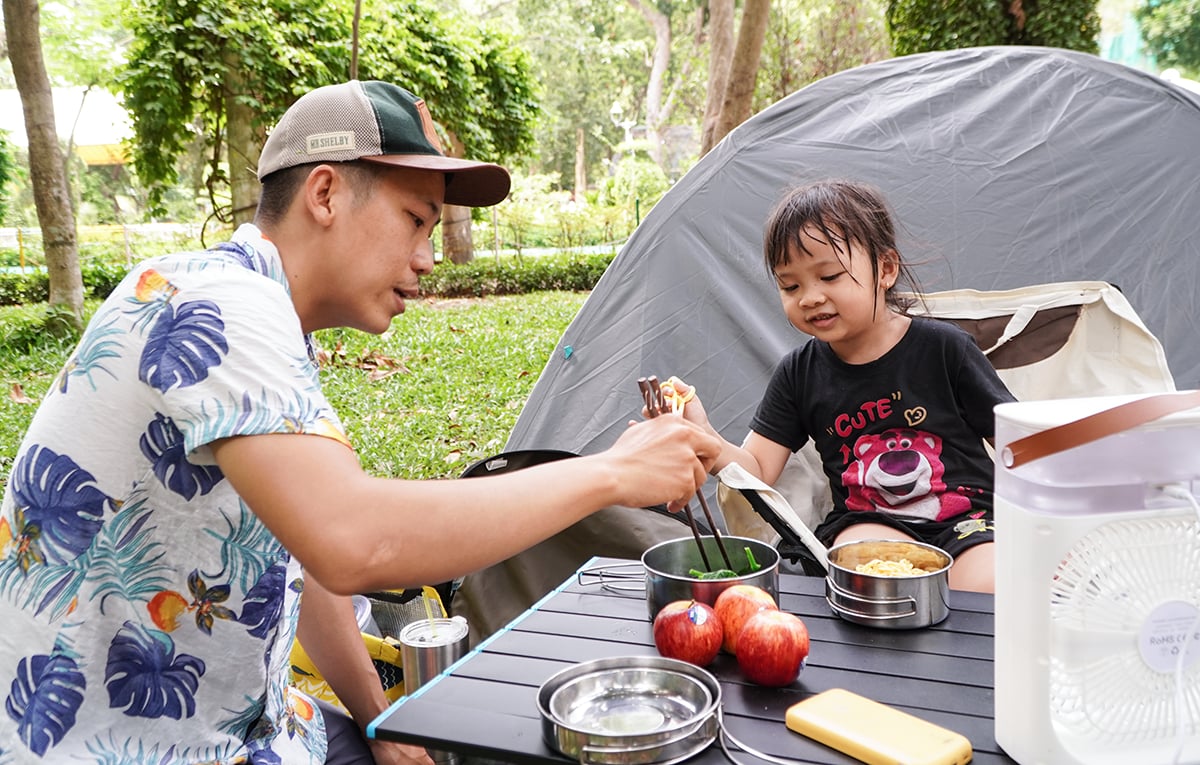 Urban camping a new hobby of busy Saigonese