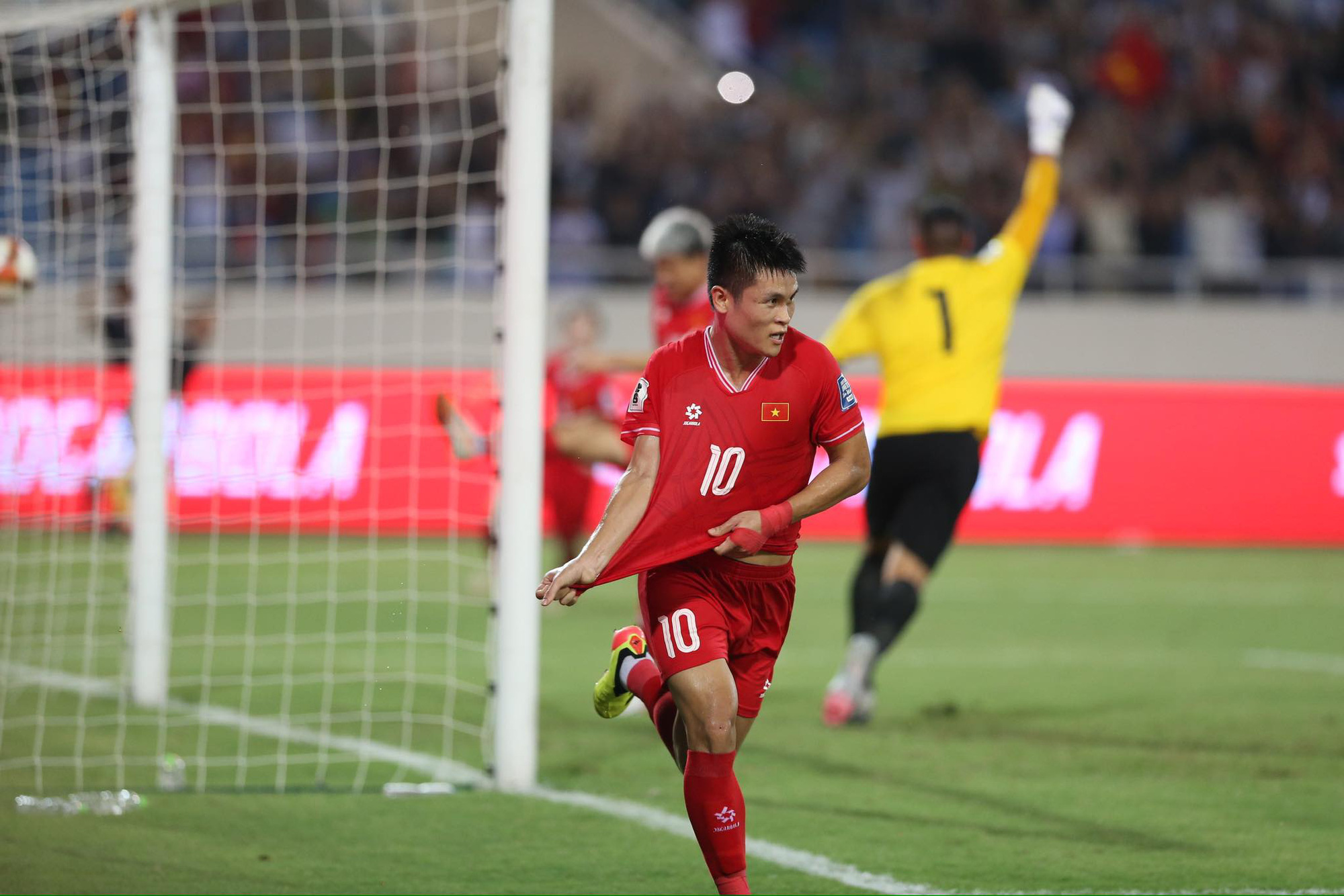 Forward Pham Tuan Hai celebrates his crucial goal for Vietnam in their encounter against the Philippines in the second round of the 2026 FIFA World Cup qualifiers for Asia held in Hanoi, June 6, 2024. Photo: Minh Duc / Tuoi Tre