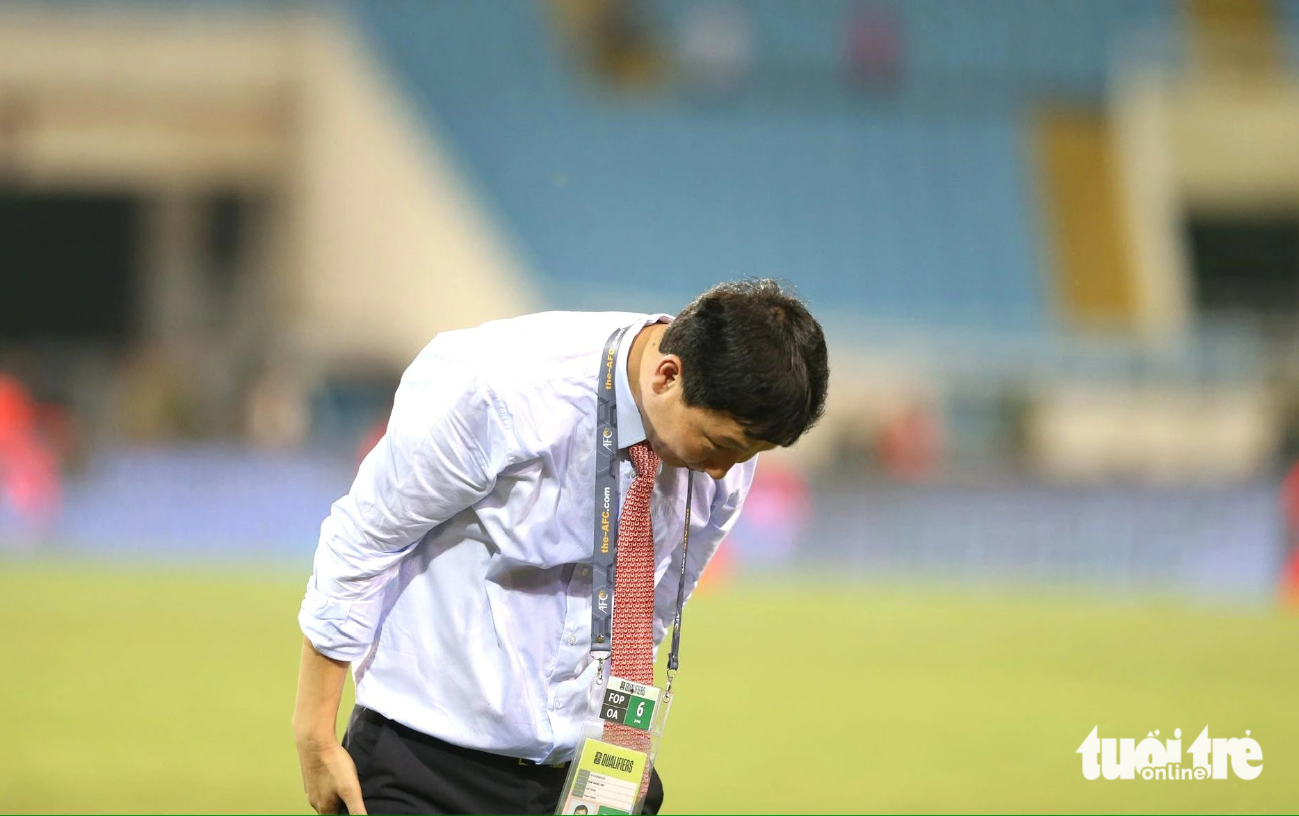 Vietnam's head coach Kim Sang Sik bows to Vietnamese supporters after their 3-2 triumph over the Philippines in the second round of the 2026 FIFA World Cup qualifiers for Asia held in Hanoi, June 6, 2024. Photo: Hoang Tung / Tuoi Tre