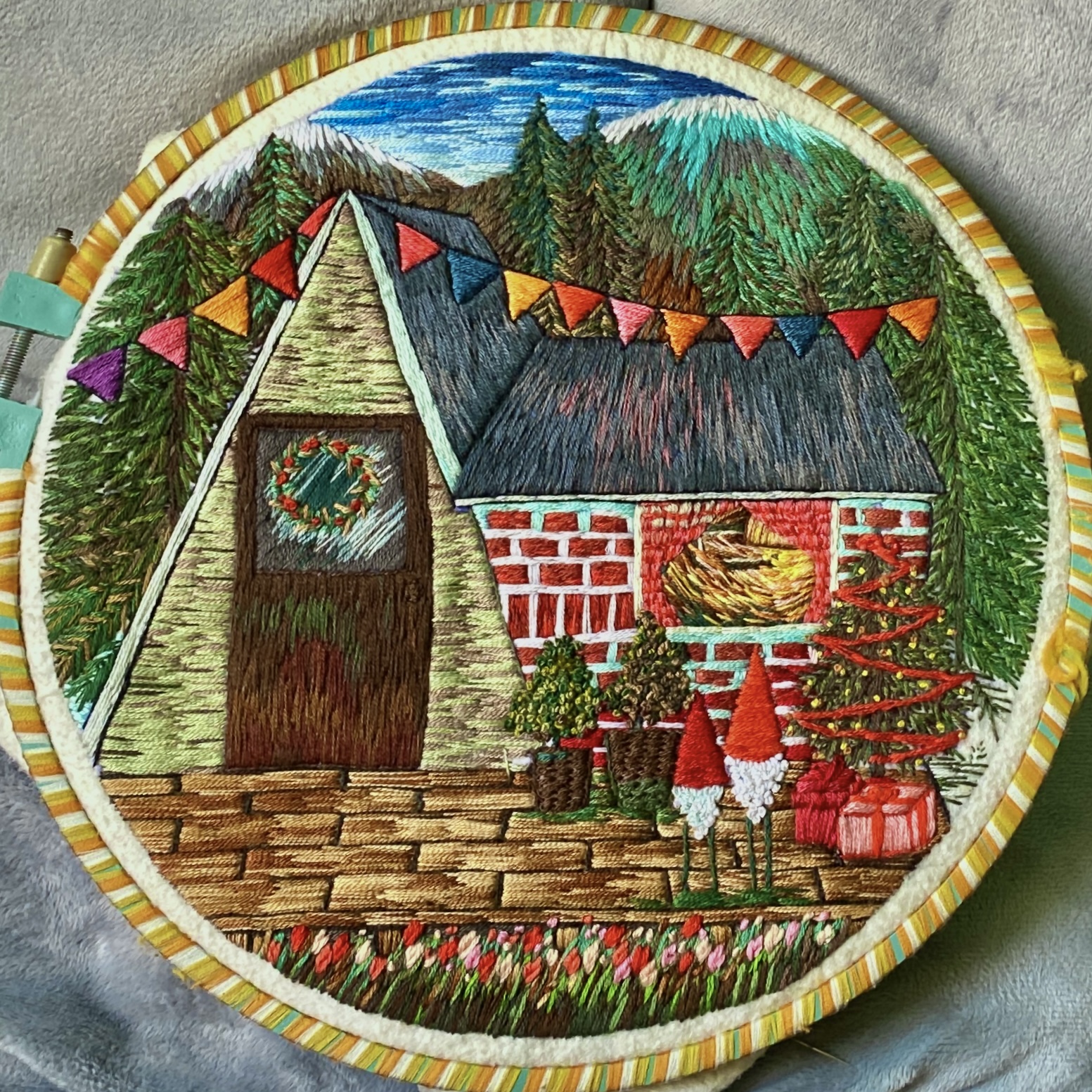 A Christmas-themed embroidery piece by Thach Ngoc Phuc Yen. Photo: Ngoc Phuong / Tuoi Tre News
